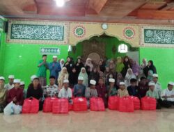 Bantuan Buka Bersama Pengajian An Nisa’ untuk Pesantren Babussalam