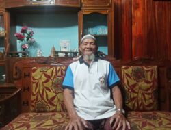 PEMILIK KEBUN PISANG YANG TERPAKSA BERBELANJA PISANG DI PASAR BONEA
