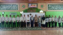 MELALUI KANTOR UPP SELAYAR MENTERI PERHUBUNGAN SERAHKAN QURBAN DAN BINGKISAN KE BABUSSALAM